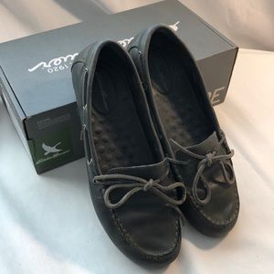 Pre-Loved Eddie Bauer Leather Mocasin
